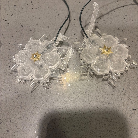 Hallmark Wonder and Light Sparkling Snowflake Ornament Set - Picture 6 of 12